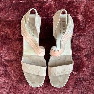 Pedro Garcia wedge sandal. Size 39. Light gray (almost white) croc color. Velcro